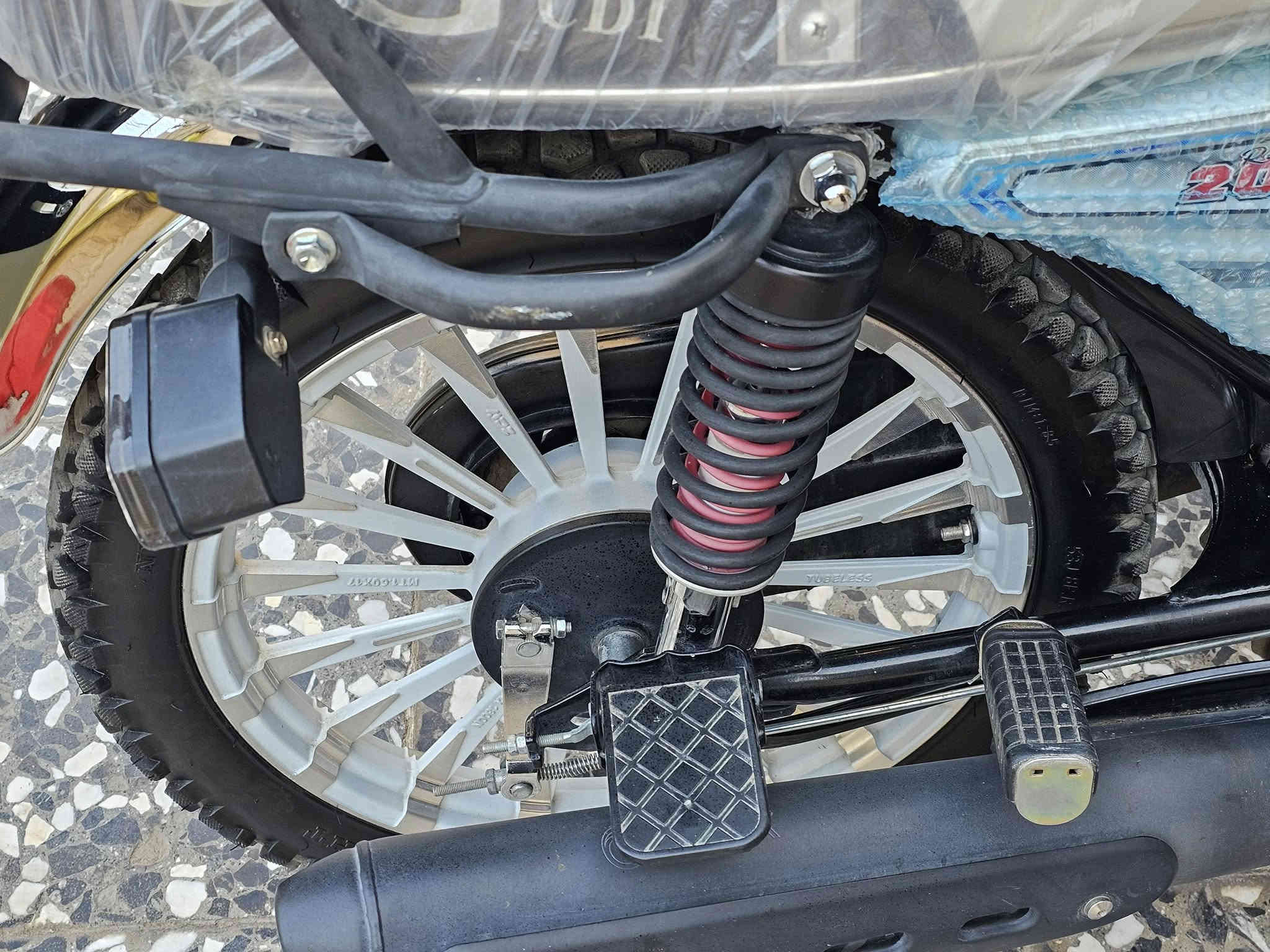 السلام عليكم سافاني سونك 2024شهر 12يعني 2025 مكينة 200 دراجة كلش نضيفة استعمال قليل وممشتغلة دلفري نضافتهة كدامكم أوراق كاملة كدامكم مصورهن بصمتين وثلاث سويجات للبيع او مراوس مكاني بغداد الحسينية متواجد اتصال أو واتساب فقط رقم ***********
