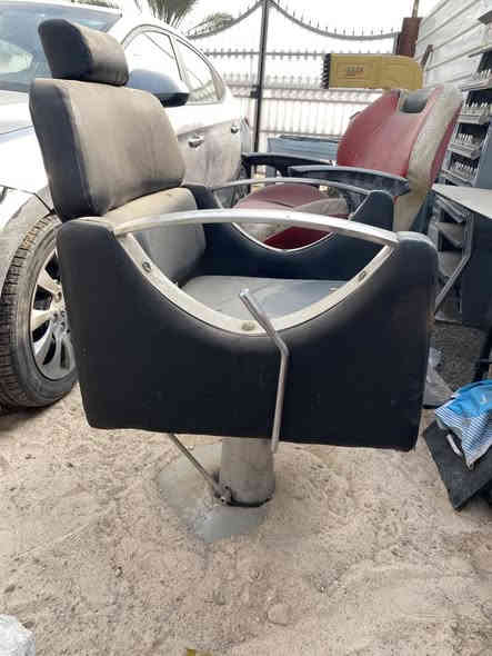 كراسي للبيع سبب البيع متروكات صار 4 اشهر ومستعجل علا بيعهن سعر مناسب قيم وأخذ الاستفسار رقم *********** مكان الدورة
