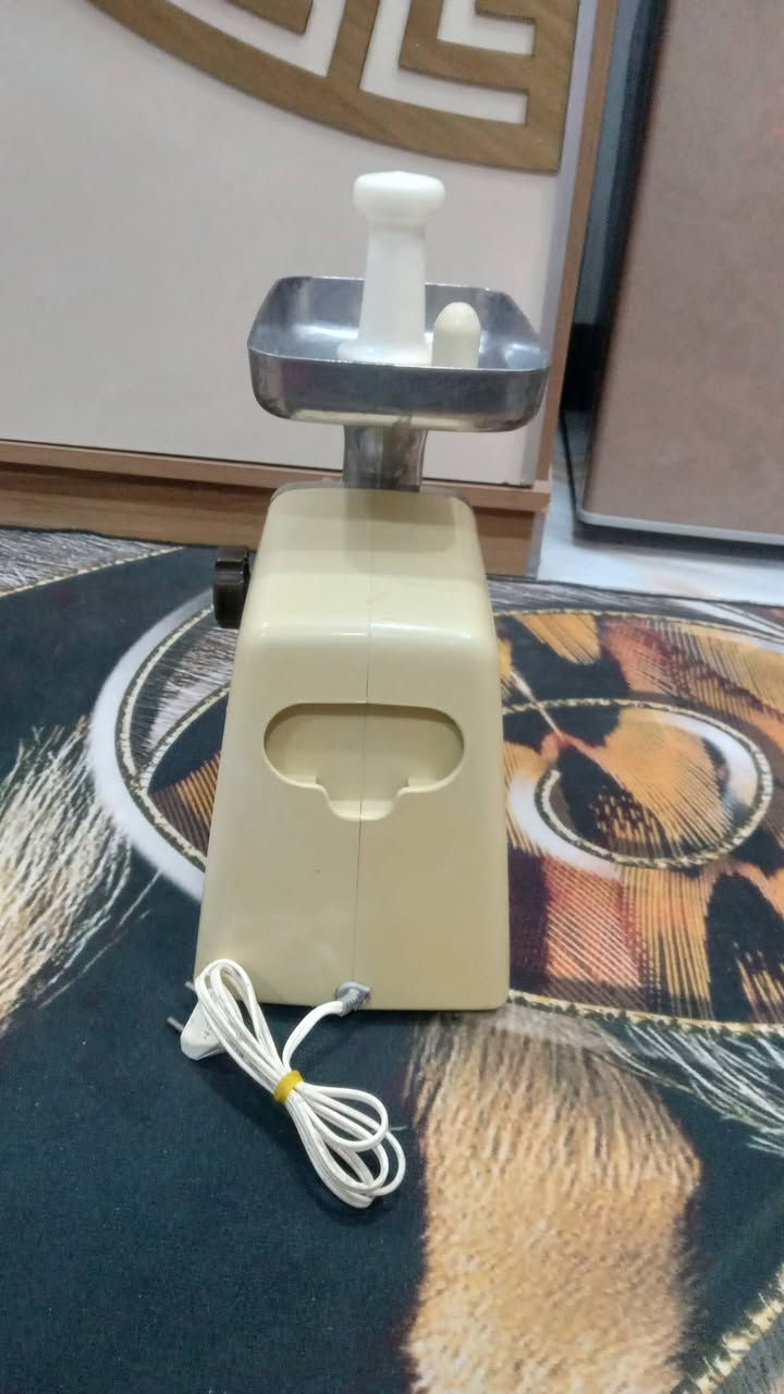 سلام 👋عليكم 
للبيع مثرامة (National) ياباني اصلي على وضع شركه نضافه عالية جدآ جداً ستيراد المنشاء العام العراقية ليرغب بل شراء يراسل الصفحة او تصال مكان بغداد 
***********
