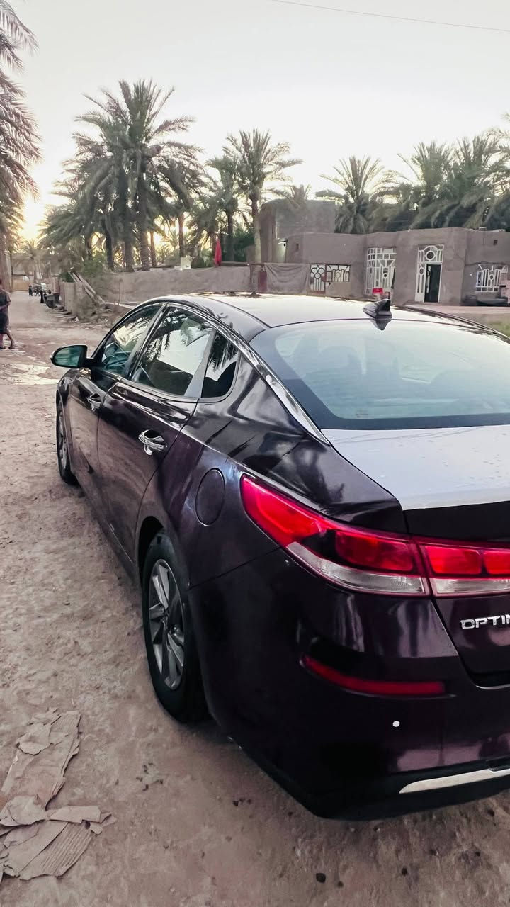 السلام عليكم
اوبتيما 2020

وارد امريكي مكينه 2400 

لون كرزي السياره نضيفه و على ايد جناي فول عدا الفتحه 

تخم تاير جديد دوشمه جديده 

بيها 3 قطع صبغ 

رقم اربيل سنويه لل31

السعر 110 و بيها مجال بسيط

الرقم ***********
