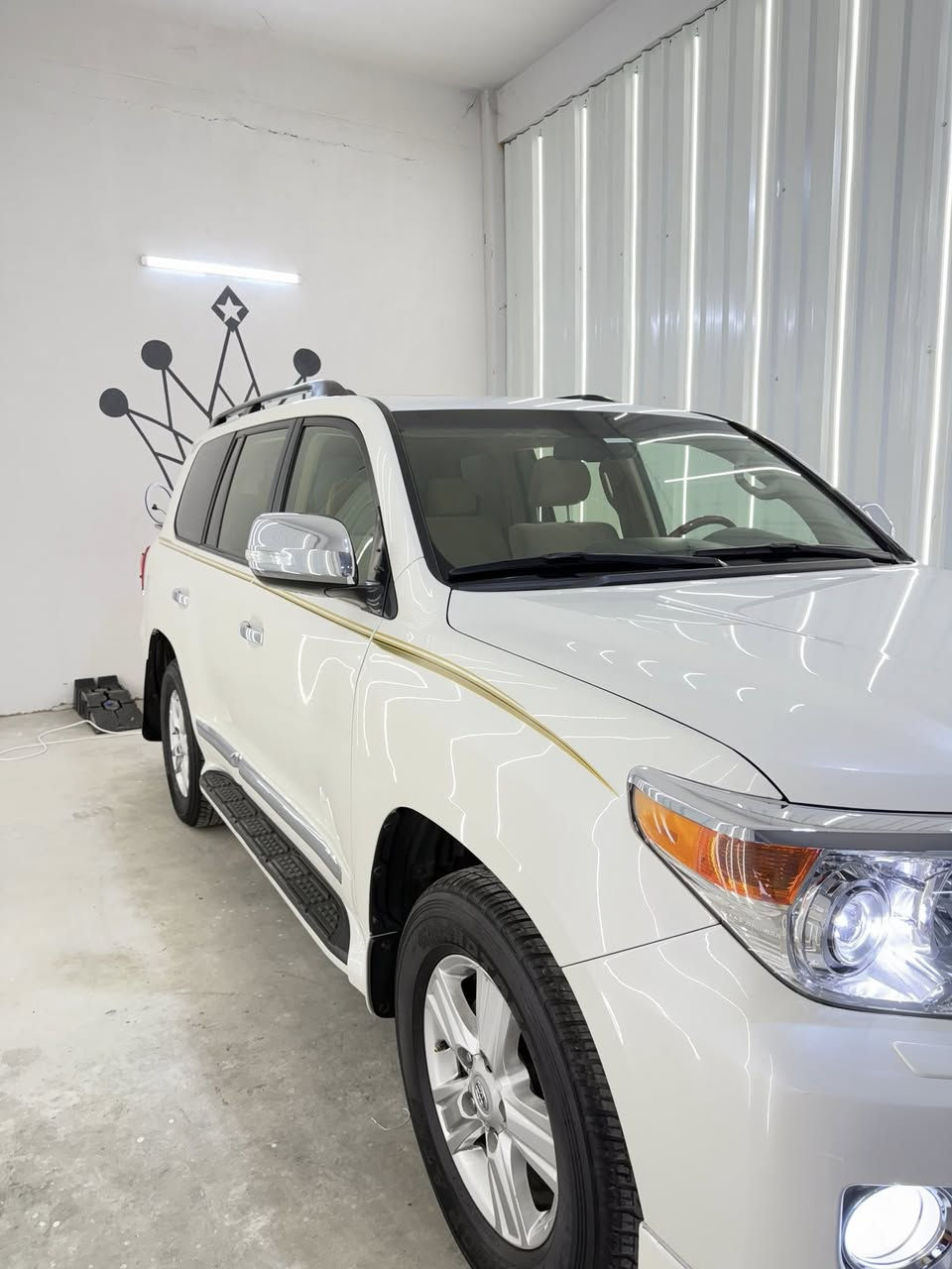 تويوتا لندكروزر ٢٠١٥ gx.r   ماشي 300 الف گير محرك كل بشرط ما بيها اي شي  و رقم سنوي كل جديد ***********
