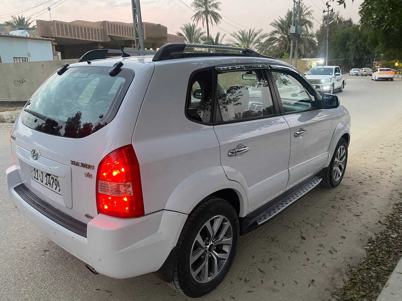 هونداي توسان2009 
خليجي ، بارد باب السائق، وصبغ  قليل اطراف الچاملغات الامامية،محرك v6 ,2700 بحالة ممتازة، حدادية جديدة، باتري جديد،تبريد ممتاز ,إدامة كامل منظومة الماء والبنزين، بقطع غيار اصلية.
، السعر118
 : نجف ***********
