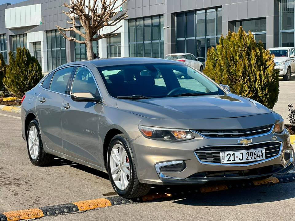 ماليبو موديل ٢٠١٧ 
لون ذهبي عداد امبالا مواصفاته فول عدا سلايد 
شاشه جبيره كشنات كهربائي تبريد مركزي تبريد منفصل السايق و الراكب
 گير و محرك بلاديات مامفتوح محرك ١٥ و توربو 
ماشيه ١٤٢ الف كيلو يعني ٨٠ الف مايل 
سياره كلش حلوه و مابيها اي نقص 
بيها ٣ قطع صبغ ( بونيت , جاملغ سايف , شويه من باب السايق ) 
و شويه عنده دواخل و ارباك سترين و برده طاك ، دشبول مطاك ، 
سياره حلوه و اقتصاديه و سعره كلش مناسب 
سعره ٩٧$ و مجال  ،، عنوان السياره سليمانيه 
رقم و واتساب ***********
