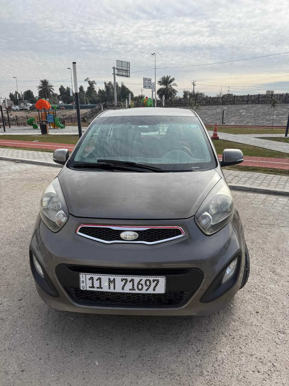 كيا بيكانتو ٢٠١٢
ماشية ٥٦ الف كيلو 
كامرة خلفية
اشاير مري 
تحكم ستيرن
جام اوتو 
السيارة كاملة انشالله تخم تاير جديد 
ومنضومة تبريد جديدة ومنضومة بانزين هم جديدة
رقم جديد وهزة جديدة وسنويتهة لل٢٠٣١ 
تحويلهة ربع ساعة 
السيارة بدون حادث فقط شخوط موضحة بلفديو 
مكانهة بغداد حي الجامعة
 رايدهة ب٩٠ وبيهة مجال 
*********** بغداد, العراق
