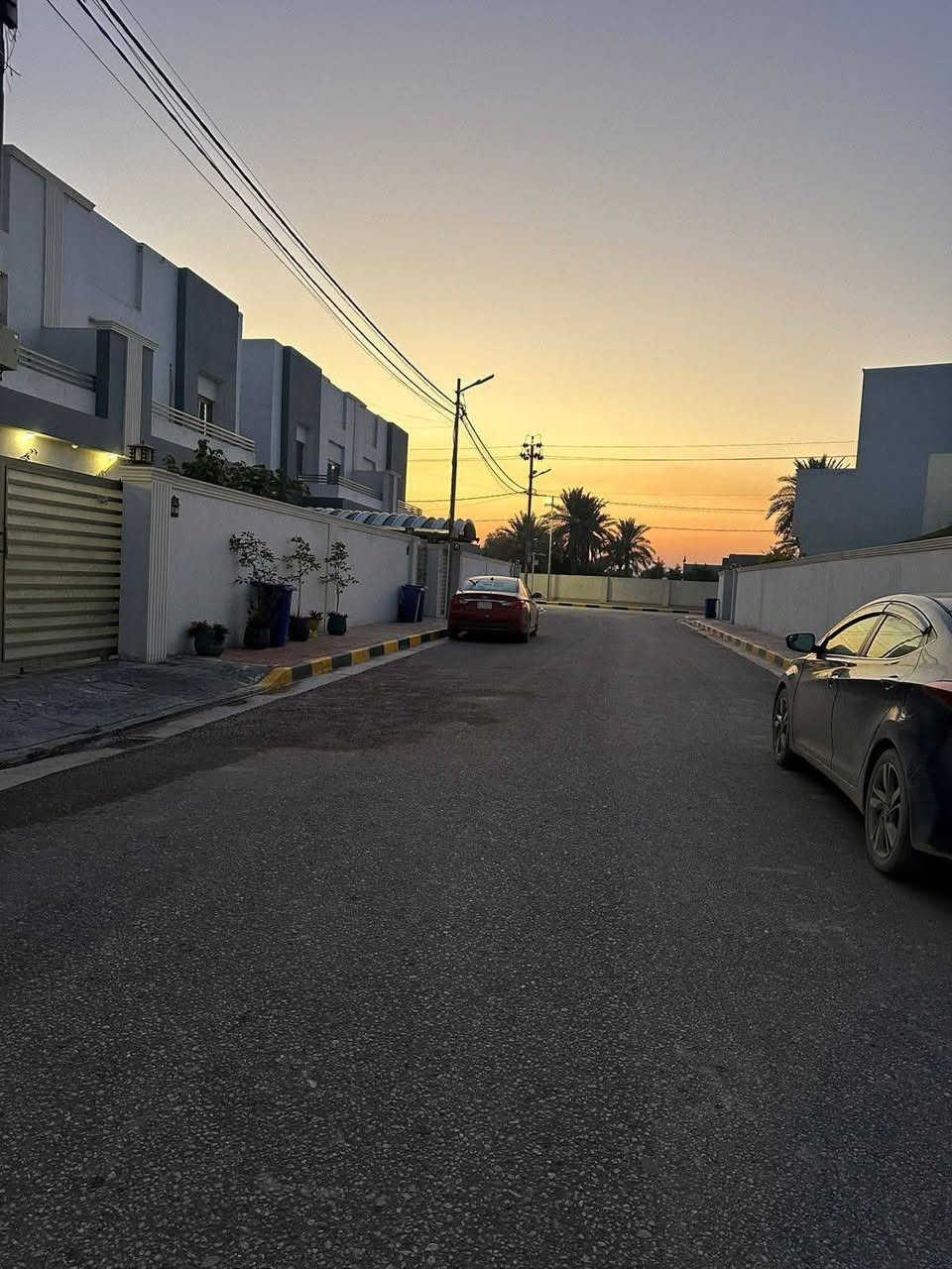 🏠دار للأيجــــــــــار (بناء حديث ممسكون سابقاً) 
فـٓــــي شــــــــارع 80 مجمــــــــع الملـــــــوگ السگنــــــي
_________________
المساحــــة // 200م ركن #طابــــو #مــــلك #صــــرف 
الواجهـــــــة // 10م
النـــــــــــزال  // 20م
_________________
🏗️🧱 #الطابــــــــــــــق #الأرضـــــــــي
غرفتيـــــــــــن وصالــــــــــة وهـــــــــــول ومطبـــــــــخ ومجمــــــــع صحيـــــــــات خارجـــــــــي وداخلـــــــــي وگـــــــــــراج ...
🏗️🧱 #الطابــــــــــــــق #الثانــــــــــــي
غرفتيــــــــــن وهـــــــــــول ومجمــــــــــع صحيـــــــــات ...
_________________💲
للأستفســـــــار عــــــن السعــــــــر يرجـــــــىٰ تـــــــرگ تعليـــــق (السعـــــــــر) #وسيتــــــم #الـــــرد #خــــاص 
_________________💲

#مكتـــــــــب
             🏗️🧱أمــــــلاك بابـــــــل للعقــــــار🧱🏗️
#الكائـــــــــن
  شارع_الكرامة_قرب_الضريبة_مقابل_التخطيط_العمراني
         ***********📞☎️📞***********
_____________________________________________
