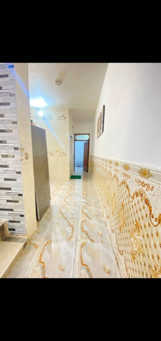 بيت للبيع النجف الاشرف 

شارع المطحنه المساحه 100 م 

غرفه وصاله ومطبخ واستقبال وصحيات ومكشوفه 

البيت نضيف 100/90

صب كونكريت بناء طابوك 

السعر 35 مع مجال 

تواصل واتساب ***********
