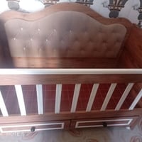 سرير اطفال • نضيف • حتى ٤ سنوات