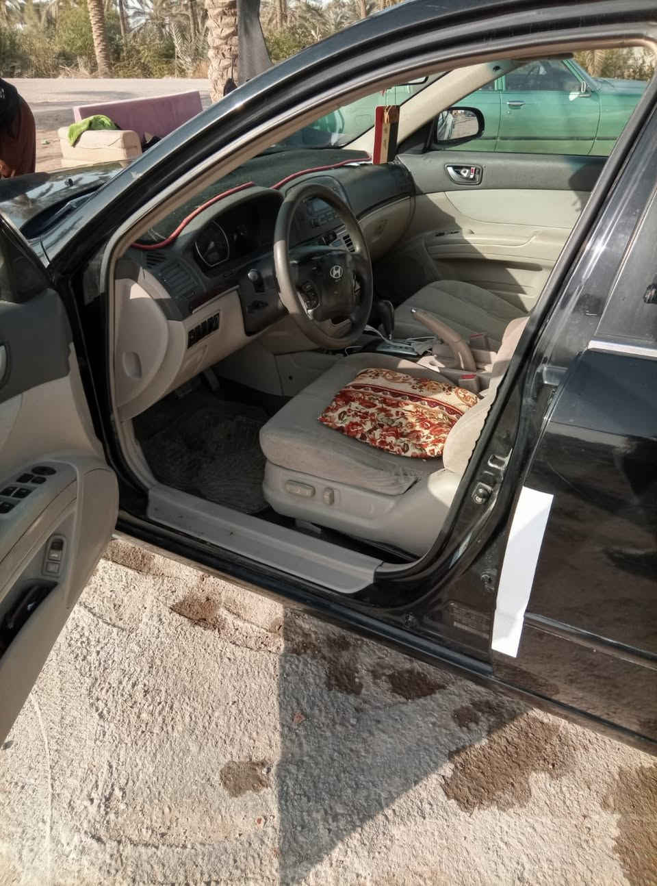 لسلام عليكم 
سوناتا 2008 وارد امريكي فول مواصفات ضربتها جاملغ وشوي من باب سياره مكينه جديده 2400 قبل شهر شادها  حداديه جديده تبريد جديد كلشي بيها جديد  
 مواصفات فتحه كشن كهرباء وباقي مواصفات معروفة 
رقم بغداد الجديد سنوية 2030 
السعر95 وبيها مجال 
***********
