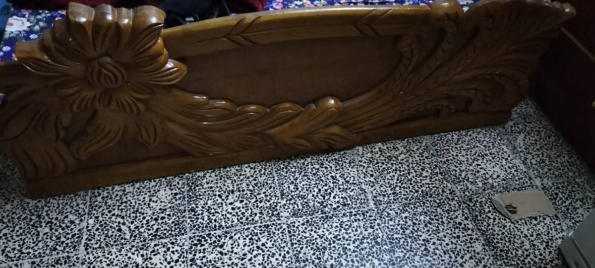 غرفة نوم مستعمل خشب ثقيل دوكمه السعر ٨٥٠ وبيه مجال التوصل ع الرقم ***********
