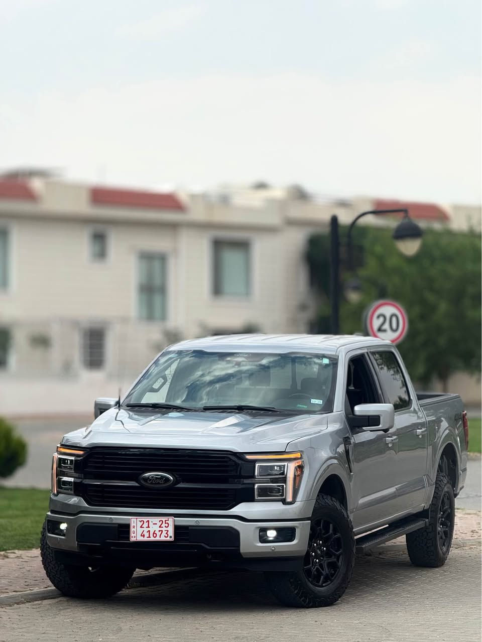 Ford F-150 2024 v8
گێڕ عەرزە سەیارەکە بەس پانۆڕاما نییە کراوە بە لاریات
جۆری مەکینە: 5.0L Ti-VCT V8 (سروشتی بێ تووربۆ - Naturally Aspirated).
• هێزی ئەسپ (Horsepower): 400 ئەسپ لە 6000 خولەک لە خولەکێکدا (RPM).
• عەزم (Torque): 410 پاوەند-پێ (lb-ft) لە 4250 خولەک لە خولەکێکدا
• شاشەکان (ستاندارد): شاشەی ناوەڕاستی گەورەی ١٢ ئینج بە سیستەمی SYNC 4 لەگەڵ شاشەی دیجیتاڵی ١٢ ئینج 
کۆنسۆڵی ناوەڕاست: گێڕەکەی دەچێتە خوارەوە و دەتوانیت کۆنسۆڵەکە بکەیت بە مێزێکی تەخت بۆ نانخواردن یان کارکردن بە لاپتۆپ 
• کامێرا: کامێرای دواوە بە ستاندارد، لەگەڵ بژاردەی کامێرای ٣٦٠ پلە.
‏• BLIS: سیستەمی ناسینەوەی خاڵی کوێر لەسەر ئاوێنەکان، کە تەنانەت چاودێری عەرەبانەی دواوەش دەکات ئەگەر پێوەی بێت.
• Autobrake: ڕاگرتنی ئۆتۆماتیکی ئۆتۆمبێل لە کاتی کتوپڕدا (Pre-Collision Assist).
سەیارەکە پێش و دوای حاسەیە 

تەنها یەک پارچەی بۆیاخە بێ ناوگرتن ئەرباگ سوکان و شان سیستەمە بیلادی 
سەیارەکە بێ مەسرەفەو تاقمێ تایەو ویلی جوانی لەسەرە
نرخی ٣٥٥$وەرەقەو کەمێک مەجال سلێمانی
***********
*********** السليمانية, العراق
