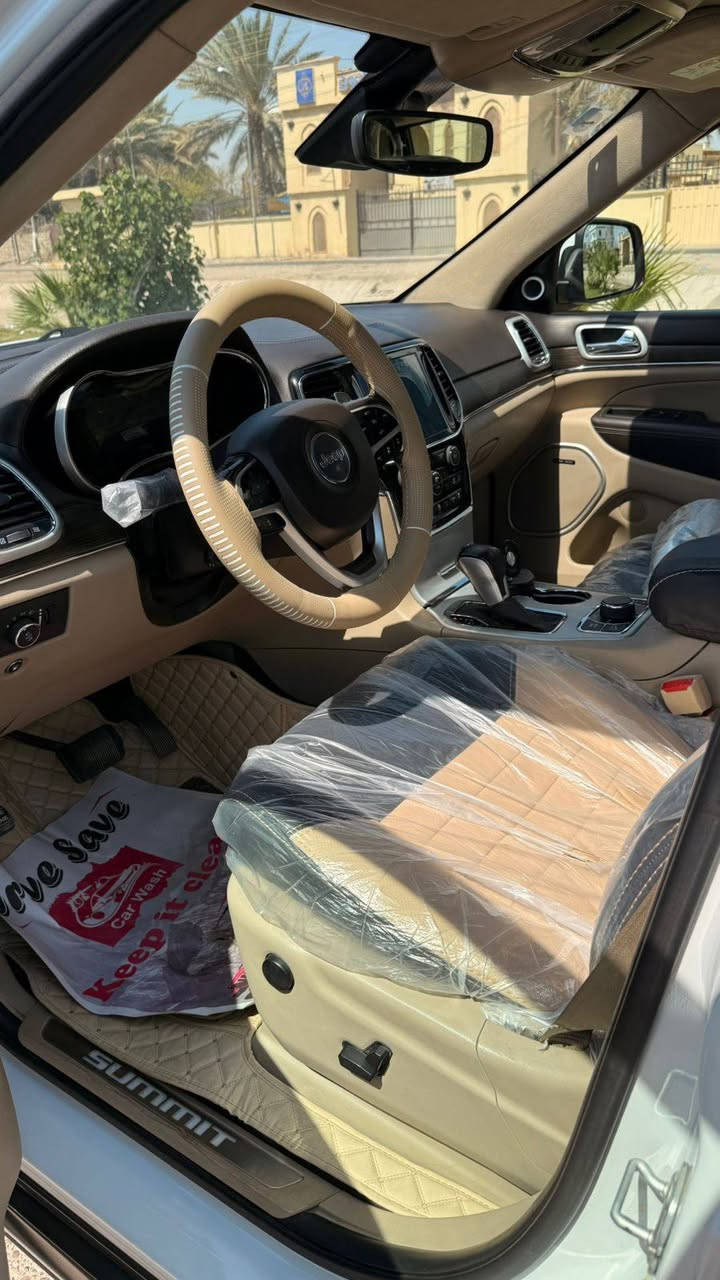 الاستفسار ***********
سلام عليكم….. جيب( سومت) اعلى فئه ام الرادار 
الموديل 2020 (خليجي) . 
اللون: ابيض رقم بغداد بأسمي  
المحرك : V6.  3.6L . 
العداد :  73 الف  .
رقم بغداد الجديد (11)  بسمي تحويل ثاني يوم 
مكفوله من صبغ و البارد والتبديل 
سياره ارضيات الشركه و العدة ما مفتوحه لحد هسه جدد 
سياره من النوادر ممتعه بالقياده 
المواصفات /////:::::::::
* دفع رباعي 4x4..
*نضام التعليق الهوائي (جكات )
*شاشات خلفيه عدد 3
* رادار جانبي مع مانع تصادم .
* تحذير الخروج عن المسار ⚠ . 
* تحذير النقطة عمياء ⚠ .
*داخل بيجي مطعم بالصاج 
* نظام الاسطفاف الآلي (اوتو بارك) .
* ويل قياس 20 انج .
* سقف بانوراما . 
* شاشه كبيرة 8.4 انج . 
* نظام الخرائط (GPS) .
* ستيرن كهربائي . 
* المصابيح الأمامية زنون .
*بخاخ ماء لتنظيف المصابيح الاماميه 
* كشافات الضباب زنون .     
* تشغيل عن بعد .
*بصمات سياره بلاديه عدد 2
* صندوق كهربائي .
* مقصورة الركاب من الجلد الفاخر .
* حفظ وضعيات الجلوس (ميموري) . 
* المقاعد الأمامية كهربائية .
* المقاعد الأمامية تبريد وتدفئة .
* المقاعد الخلفية تدفئة .
* مشغل اقراص CD/DVD . 
* سستم صوت هارمون كوردون . 
* حساسات أمامية
* حساسات خلفية . 
* كاميرا خلفية .
* تدفئة ستيرن . 
* بخاخ ماء على المصابيح الامامي.
* المرايا الجانبية قابلة للطي أوتوماتيك 
* مرايا متحسسه للضوء العالي . 
* مانع تصادم خلفي .. 
*شفتات بالستيرن
* بلوتوث تلفون . 
* محدد سرعة . 
* نظام التشغيل والاطفاء الاوتوماتيكي ( Auto Start System ) .
* نظام بريك اوتماتيكي ( Auto Break System ) .
سياره نظيفه جدا معتني بيها كير محرك دواخل نظيفه
