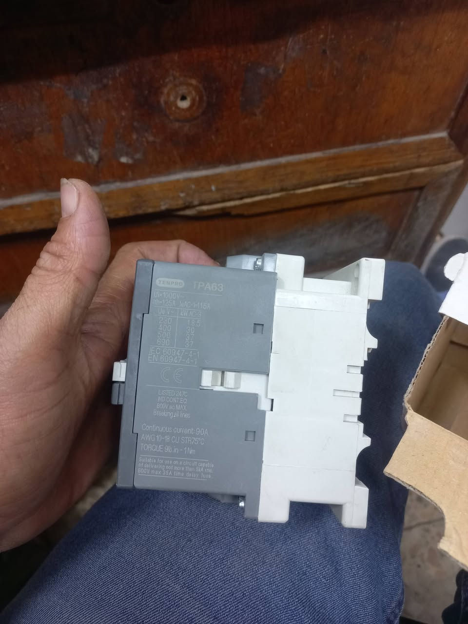 كونتكتر 125 امبير تجاري العدد 25 قطعه السعر 30 الف القطعه بغداد الكاظميه ***********
