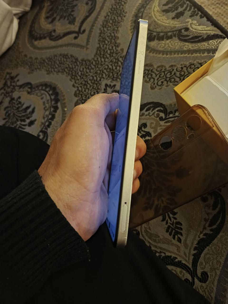 ريملي c65 ذاكرته ٢٥٦ نضيف حيل بس بي طخه من جوه بل شاصي ممئثره بشي ضمان شهر اي مشكله بي يرجع ويا كارتونه فقط سعر 110 الاف بغداد الدوره ***********
