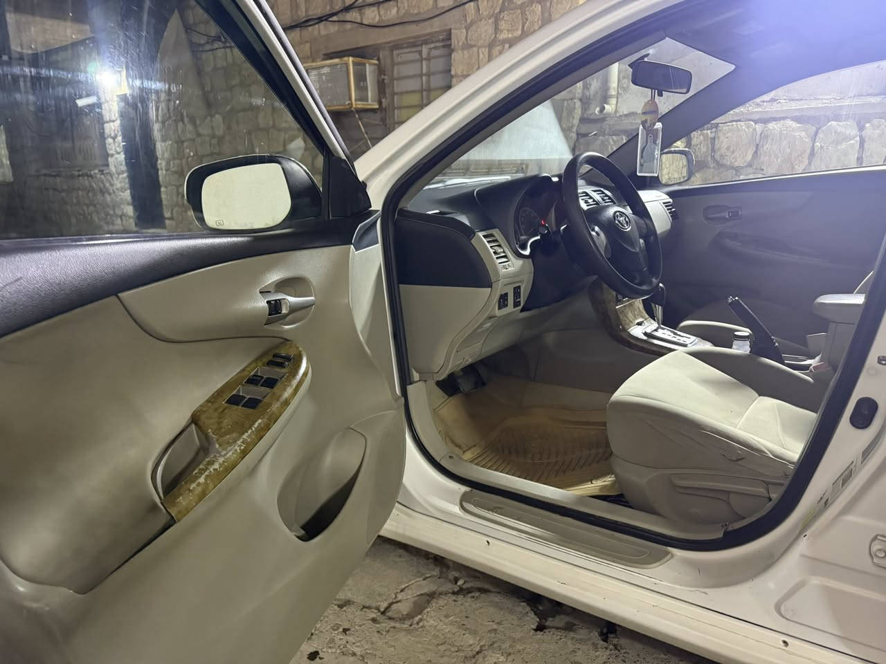 للبيع او مراوس كورلا 2011 امريكي بيها صبغ بابين وقطعتين صغيره بارد كير محرك بشرط تبريد تدفئه ***********
