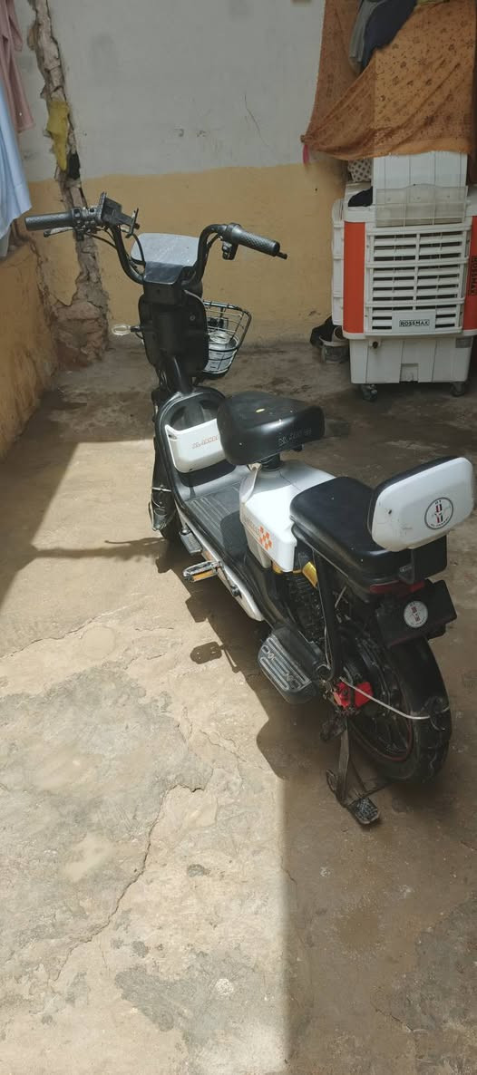 دراجه للبيع وسعرها 350 النجف الأشرف قرب شارع حنون***********
