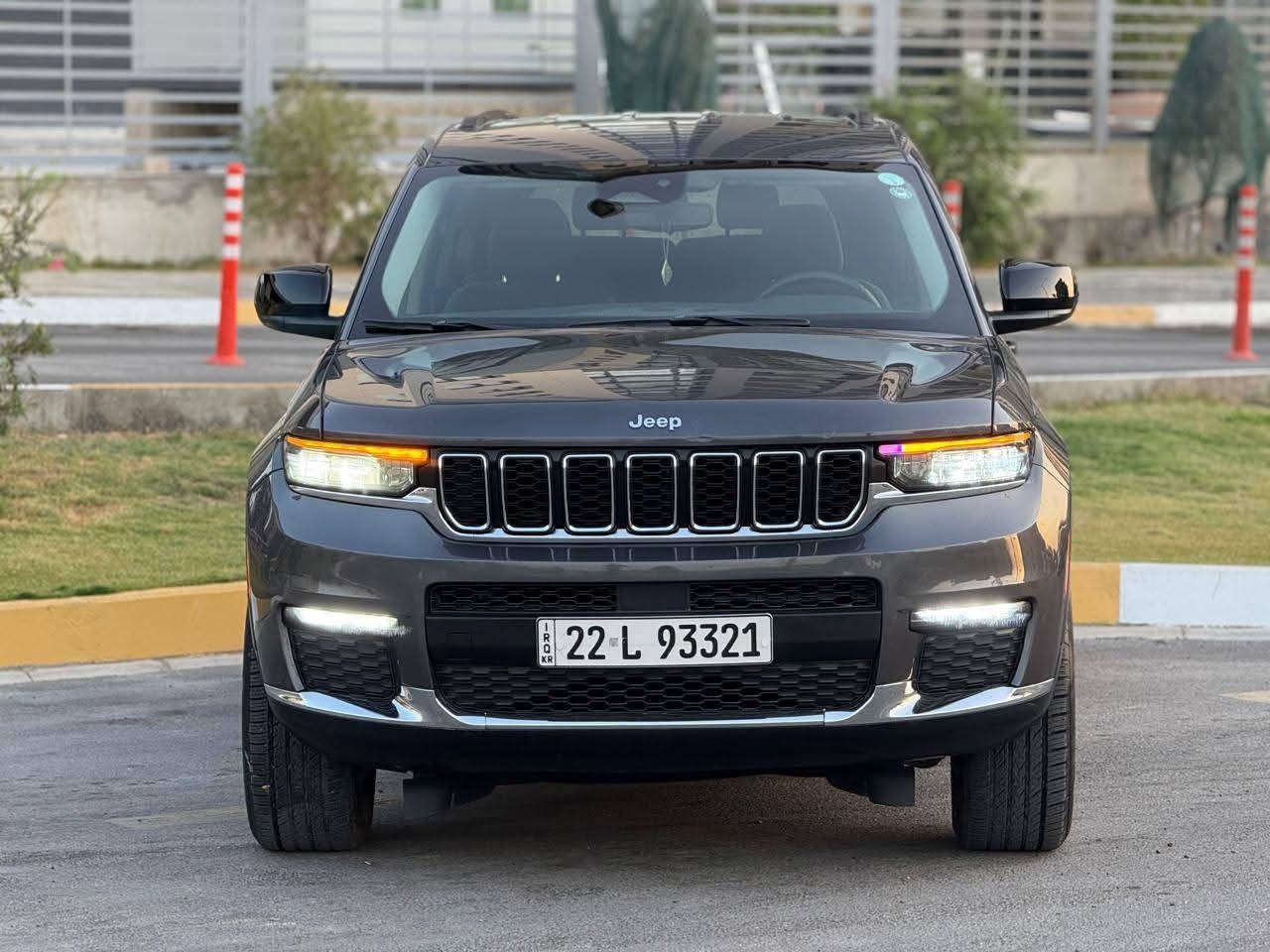 جيب كراند شيروكي لمتد 7 راكب .
الموديل : 2022 . امريكي المحرك : V6.  3.6L . 
العداد : . ( ٦٧ ميل. 

المواصفات :
* رادار امامي مع مانع تصادم . 
* تحذير الخروج عن المسار . 
* تحذير النقطة عمياء ⚠ .
* ويل قياس 20 انج .
* شاشه كبيرة 10.1 انج . 
* نظام الخرائط (GPS) .
* كاميرا داخلية . 
* كاميرا خلفية . 
* المصابيح الأمامية زنون .
* كشافات الضباب زنون .   
* سستم صوت Alpine . 
* انارة داخلية LED . 
* حساسات خلفية . 
* 7 راكب vip
* مكيف خلفي مع وحدة تحكم منفصلة . 
* مانع تصادم خلفي .
وامامي
* بلوتوث تلفون . 
* محدد سرعة . 
* نظام التشغيل والاطفاء الاوتوماتيكي .
* ⁠سياره مكفوله كفاله عامه 
رقم الهاتف ***********
مكاني بغداد الشراي يتصل ويدلل بغداد, العراق
