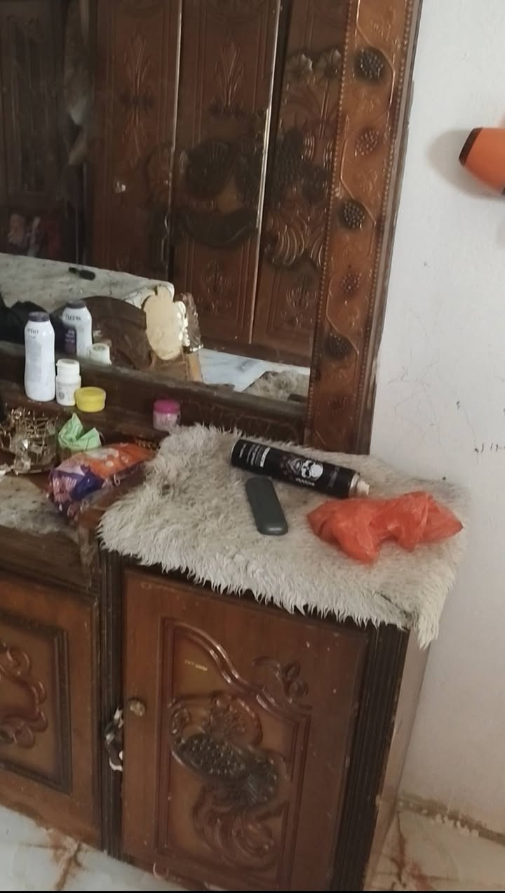 غرفه نوم عوزه ترتيب بسيط سعر مناسب250الف شراي ينتصل وخادم
***********
