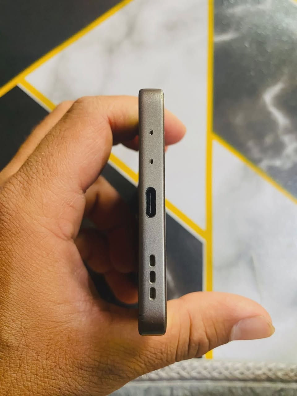 مستخدم ثلاثه اشهر الرقم واتساب *********** السعر 180
✅ مواصفات ومزايا Oppo A5 Pro

شاشة 6.67 بوصة IPS LCD بمعدل تحديث 120Hz وسطوع يصل إلى 1000 نيت — عرض واضح وسلس. 

كاميرا خلفية رئيسية 50 ميغابكسل + مستشعر عمق 2 ميغابكسل، وكاميرا أمامية ‎8 ميغابكسل للتصوير والسيلفي. 

بطارية كبيرة ‎5800 mAh‎ مع شحن سريع ‎45W‎ — عمر البطارية جيد جداً. 

أداء قوي ومعالج ‎MediaTek Dimensity 6300‎ (أو حسب الإصدار) + نظام ‎Android 15 / ColorOS 15‎ — أداء مناسب للمهام اليومية. 

مقاومة للماء والغبار بمعايير ‎IP68 / IP69‎ + تصميم متين (معيار «عسكري» MIL-STD-810H) — مناسب للاستعمال اليومي والظروف المتنوعة.
