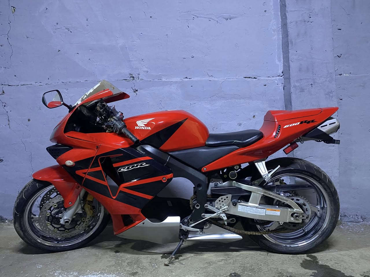Rr 600 موديل 2003 سعر قفل 13 ورقه
كشر بلا مكينه شرط حاويه مماشي بالعراق ولا متر 
مكاني حله 
***********
