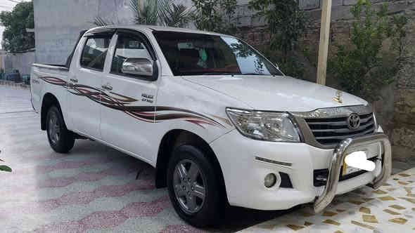 سلام عليكم للبيع بيكم تيوتا موديل 2015 رقم ديالى الماني مشروع وطني سنويه مجدده تحويل مباشر كير اوتماتيك شاصي ١٩ كويتي السياره مكفولة كفاله عامه عده بيه بارد مكانين وموضح بل سونار داخل المنشور كير مكينه ما مفتوحه صدر امامي وخلفي جديد تخم تاير جديد تبريد ثلج دوشمه جديده داخل ماروني ارضيه جلد تحكم استيرن اشاير بل مري لايت زنون سياره جديده ومال جناي السعر 223 و بيه مجال للشراي قليل رقم الهاتف 
***********
***********
