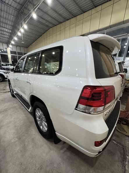 🔷معرض الملك لتجارة السيارات الحديثة🔷

               🔥دخول لاندكروز بريم موديل 2018🔥
                    
                    🔥عداد المشي 30 الف فقط 🔥

الموصفات
🔹بصمة
🔹تشغيل عن بعد
🔹بريم اصلي 
🔹دفدي
🔹دبل موس 
🔹واير ليس شحن مبايل 
🔹لايت زنون
🔹وضعيات قياده 
🔹حساس امامي
🔹حساس خلفي 
🔹سلايت روف 
🔹بك لايت ليد 
🔹مري كهرباء
🔹مطفائه
🔹داخل جلد اصلي 
🔹كراسي كهرباء 
Gxr🔹
🔹مكينه V6
🔹لد امامي
🔹عدتها كامله 
🔹هتفونات 
🔹شاشه
🔹كامره خلفيه 
🔹باقي الموصفات المعروفه للبريم الاصلي 

للستفسار زياره الموقع بغداد النهضه فرع الثالث فرع المصرف 

                 🔥يوجد بيع وشراء ومراوس🔥

او الاتصال عله الارقام التاليه
***********
***********
