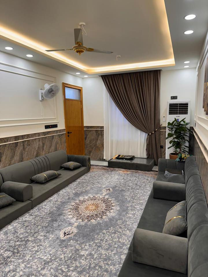 السلام عليكم 
دار جديد  للبيع 🏠 
موقع الدار  الكوفة -   مجمع سفير الامام الحسين ؏ - 
تفاصيل البيت : بناء البيت والخريطة تختلف عن باقي بيوت المجمع بي اضافات تغير سيراميك وماء وكهرباء وبيبان خشب وشبابيك وسقوف وتأسيس خريطة طابق ثاني 
المساحة 200م 
مطبخ
استقبال
غرفتين نوم
صالة 
صحيات بالداخل والخارج
كراج سيارة
حديقة 
مكشوفات ٢

خدمات جيدة : كهرباء ٢٤ ساعـة 
 الدار جاهز للسكن 

يبعد 300  متر عَنْ كورنيش الكوفة 
يبعد 1 كيلوا عن مسلم بن عقيل عليه السلام 
السعر الكلي215
السعر : 160  مليون  +  55 مليون للشركه تسدد  اقساط بالشهر400 
للاستفسار اتصل على الرقم واتساب +  
***********
البيت جاهز متبقي بالمجمع فقط التبليط مال شارع

ڪُل الخدمات موجودة وقريبة

بانزين خانة 
مدارس ابتدائية . متوسطة . اعدادية 
قريب عَلَىٰ الشط 
قريب عَلَىٰ جسر الحديد وجسر الكوفة 
يبعد عَنْ مسجد الكوفة مشي تقريبًا 15 دقيقة بحدود كيلوا واحد ﺎَو اقل 
مركز صحي
