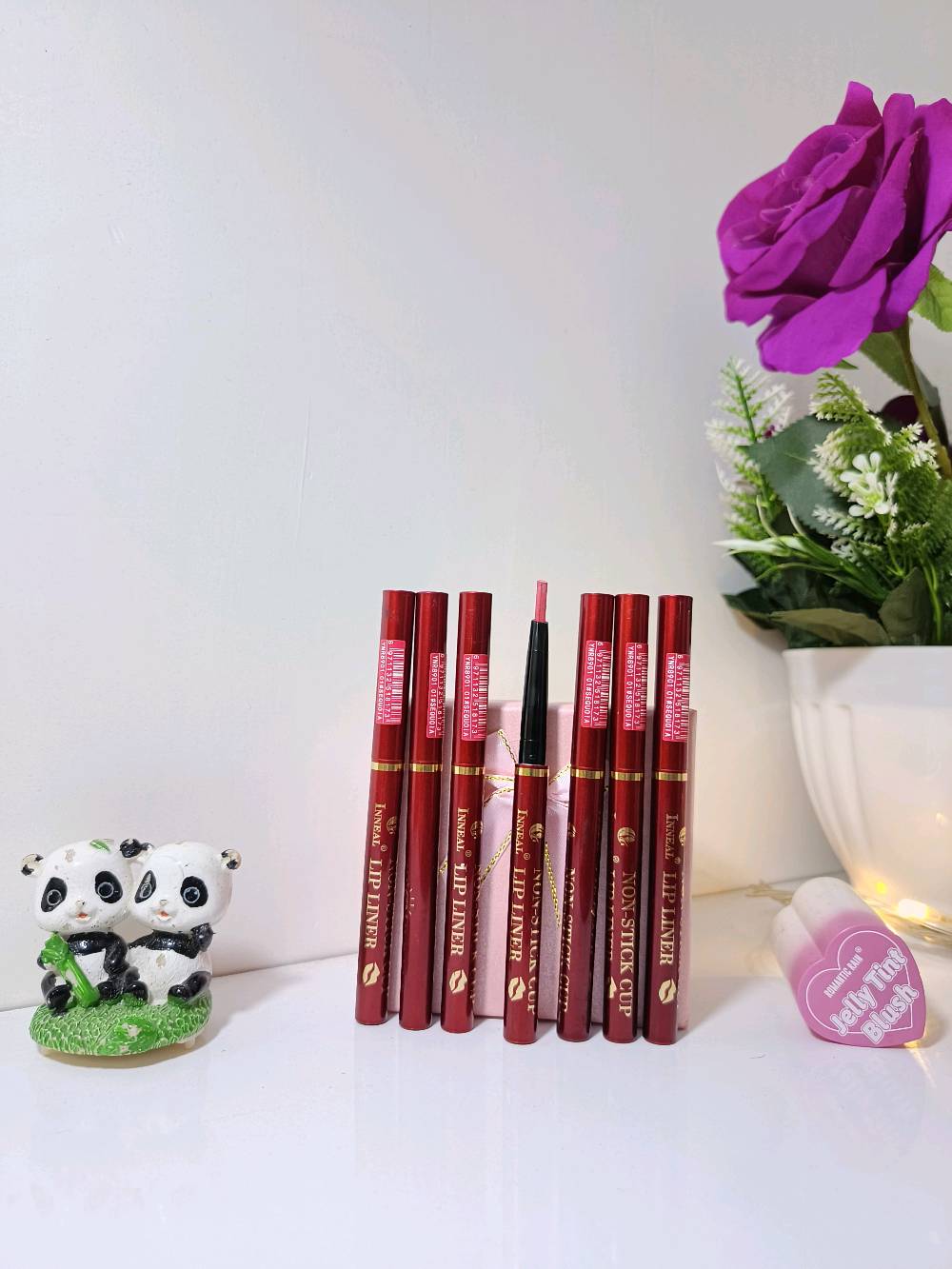 مكياج حاجة الف والفين دينار فقط 
جوة السوك 