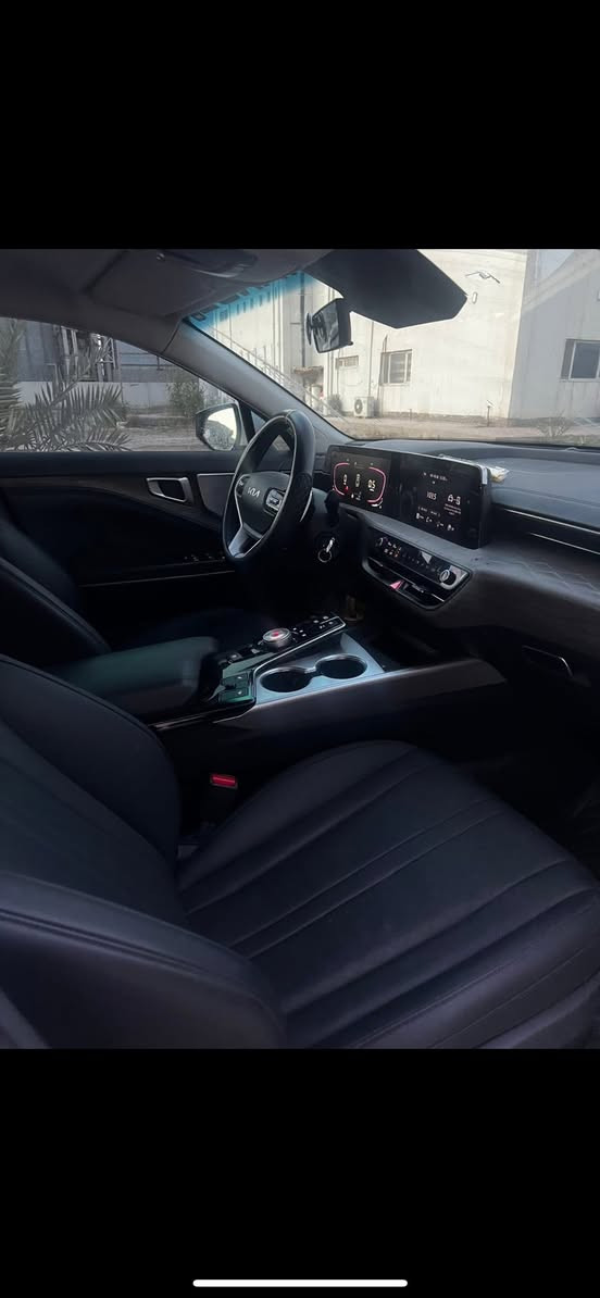 السلام عليكم اخوان للبيع K8 كوري غاز اصل محرك 6 كفاله عامه رقم قادسيه بسمي موديل 2023 
بيع او مراوس السعر 217  وبيه مجال قليل 
مكاني الديوانيه 
***********
