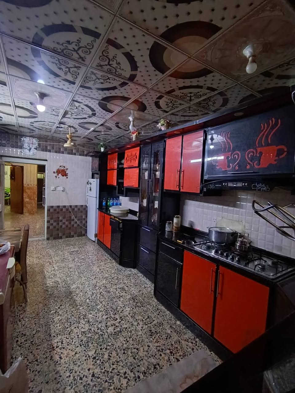 السلام عليكم
بيت للبيع 175م سدة الهندية _مقابيل البانزين خانة_ يم المختار
طابقين الاول يتكون من غرفة نوم ومطبخ واستقبال وصالة وصحيات وطارمة 
والثاني غرفتين وصالة
للأستفسار ***********
