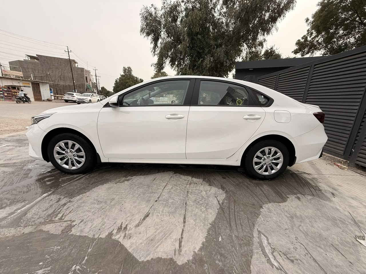 السلام عليكم سيراتو خليجي  شركه موديل 2024 خليجي اصلي محرك 2000 دوش كير AT السياره كفاله عامه من الضربه والتبديل عده دعاميه خلفيه صبغ فقط ماشيه 40 الف حقيقي تخم تاير جاهزه للاخير سبير منازل تحويل مباشر مكانها بغداد ‭0770 869 6517‬
