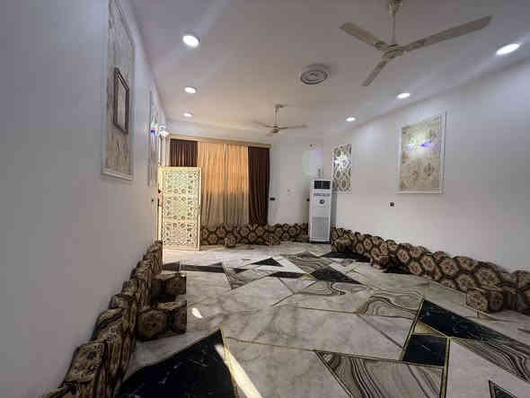 يالله
بيت زراعي للبيع مساحه ١٨٠م في منطقة الصخيين قريب على شارع السايدين العام بعد جسر الحولي 
بناء درجه اولى طابوق كونكريت وسقف ايزوكام 
يتكون من غرفتين وصاله وديوانيه كبيره ومطبخ وصحيات داخليه وخارجيه ومناور والبيت ديكورات مغربيه وستاره٢م وكراج 
شارعه ١٠م 
السعر١١٠
خدمات ماء وكهرباء ومدارس 
للمزيد من المعلومات يمكنكم التواصل معنا 
على صفحة الفيس بوك ( الامل للعقار) 
او الاتصال على الرقم التالي***********

للمزيد من العروض على الفيس بك 
https://www.facebook.com/profile.php?id=100087963616783&mibextid=2JQ9oc

للمزيد من العروض على حسابنا التيليجرام (الامل للعقار)
https://t.me/ameralkabe

للمزيد من العروض على حسابنا الواتساب (الامل للعقار)
https://chat.whatsapp.com/GRFrcEXw0J88CVE83bhb8v
