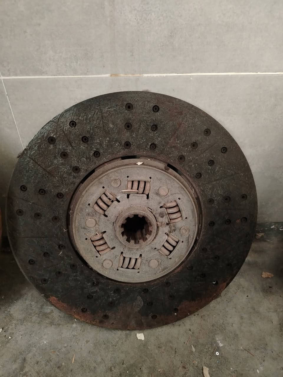 كلج كامل مال فالفو اف ستة عينة وصينية وفلاوين شرط أوربي ما مشتغل بالعراق سعر ٣٠٠ كلهن عنوان قريب سيطرة اللج ***********
