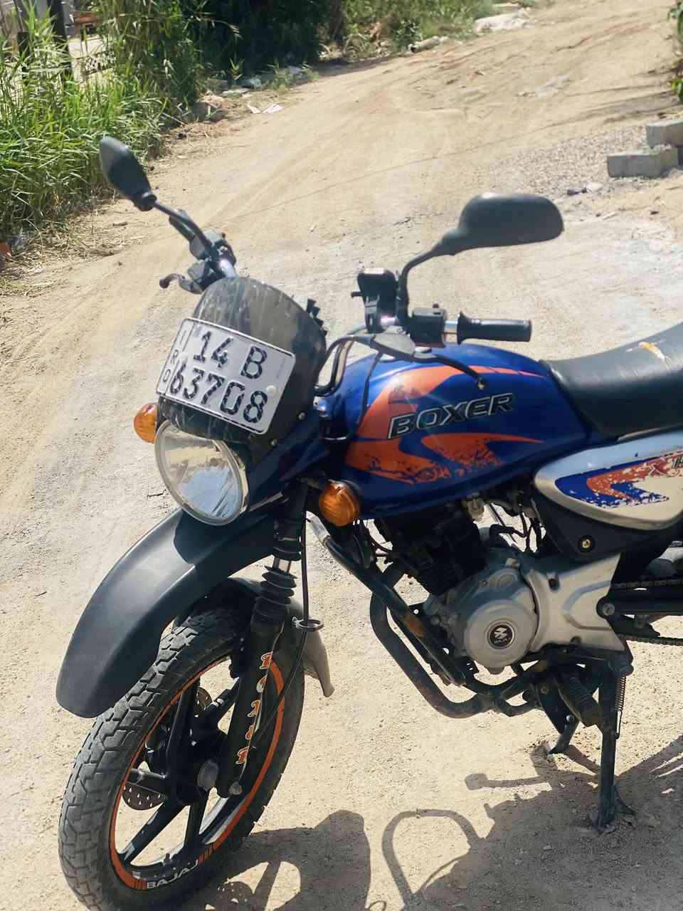 بوكسر للبيع مديل 23رقم نكليزي بسمي مفتوحه لمكينه مره وحده دراجه كامله وتعبان عليها اريدها مليون وتسعميه 1900 وبيها مجال قليل حك الجيه ***********
