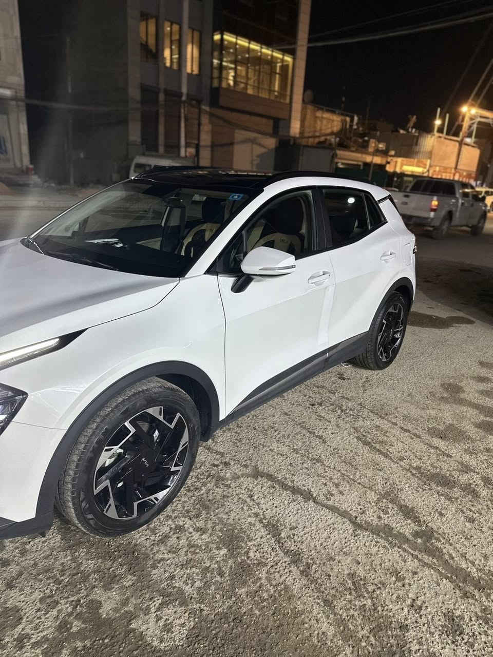 سبورتج موديل 2025 فول 1/1 خليجي ماشيه 26 الف 
كشنات كهرباء 
بصمه تشغيل بعد 
بنورما 
جنطه شفط 
داخل بيجي 
ويل جبير 
وباقي مواصفات. 
السعر 242$ 
***********
