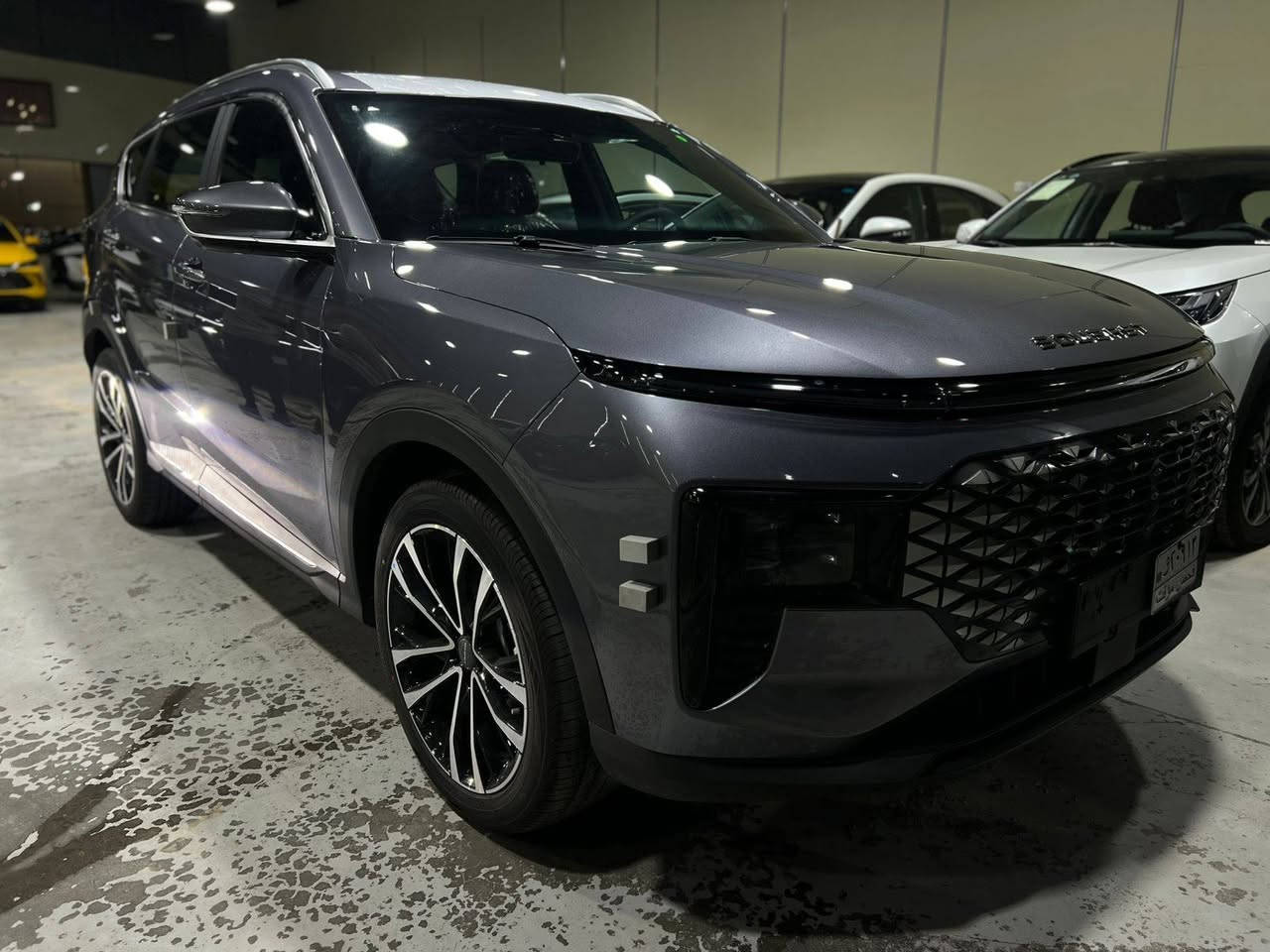 سوئیست soueast 
S07, Comfort, 2026
عدد الأميال : 0 كم
 محرك : 4 سلندر بانزين
السعر/ 25 مليون و400 بدون رقم 
السعر / 27,900,000دینار مع الرقم بغداد
سقف بانورامي - صندوق كهربائي  - التحكم على المنحدرات - بصمة - مثبت السرعة - مرايا جانبية كهربائية - شاشة - مراقبة النقطة العمياء - نظام المفتاح الذكي - مقاعد كهربائية - 6 وسادة هوائية - المصابيح الأمامية ليد - إنارة محيطية - أبل كاربلاي - أندرويد أوتو - ABS  - شاحن لاسلكي - تحذير مغادرة المسار - إضاءة ترحيب - نظام مانع السرقة - حساسات ضغط الإطارات  - المصابيح الأمامية التكيفية - كاميرا 540 - نظام التحكم الصوتي - 7 راكب 
*********** 
*********** 
*********** 
*********** 
بغداد - معارض البياع الشارع المميز مجاور معرض العامري
