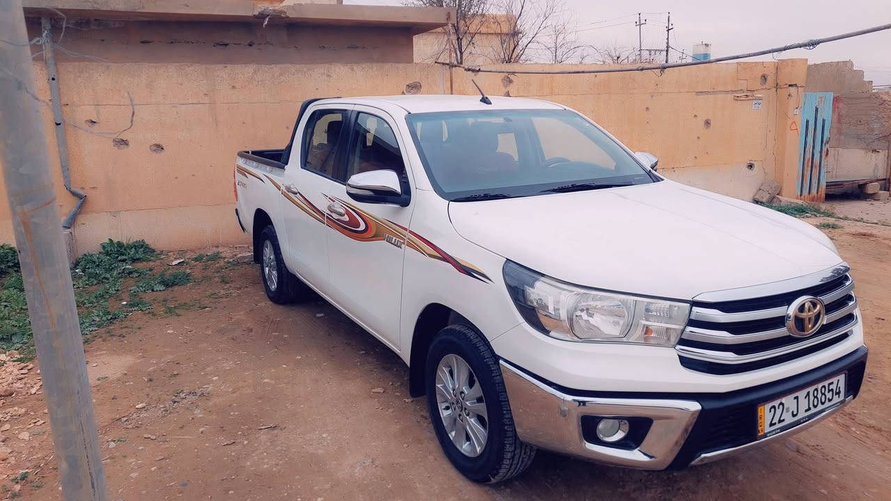 السلام عليكم ورحمة الله وبركاته
للبيع هايلوكس موديل ٢٠١٦ 
شركة سيدنارو 
كير اتوماتيك 
قطعتين تبريد 
طخم تاير جديد
تبريد وتدفئة شغال
والباقي موصفات المعلومة 
الملاحظات على الاتصال 
*********** 
***********
مراسلة او الاتصال على الواتساب
