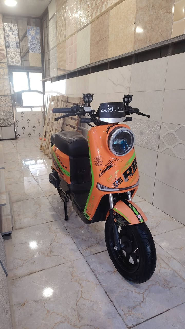 سلام وعليكم دراجه شحن R11 للبيع نضيفه ملف 2000 حقيقي نحاس 5 بطاريات دبل 32المبير كلشي شغال الدراجه أي نقص مابيها اضويه قويه جداً مواصفات سرعتها الفعليه 70 حقيقي شاشه تعرض العطال بيها نضام R الرجوع للخلف ونضام P سعر 600 بيها مجال بسيط  مكاني بغداد العامريه للتواصل الرقم ***********
