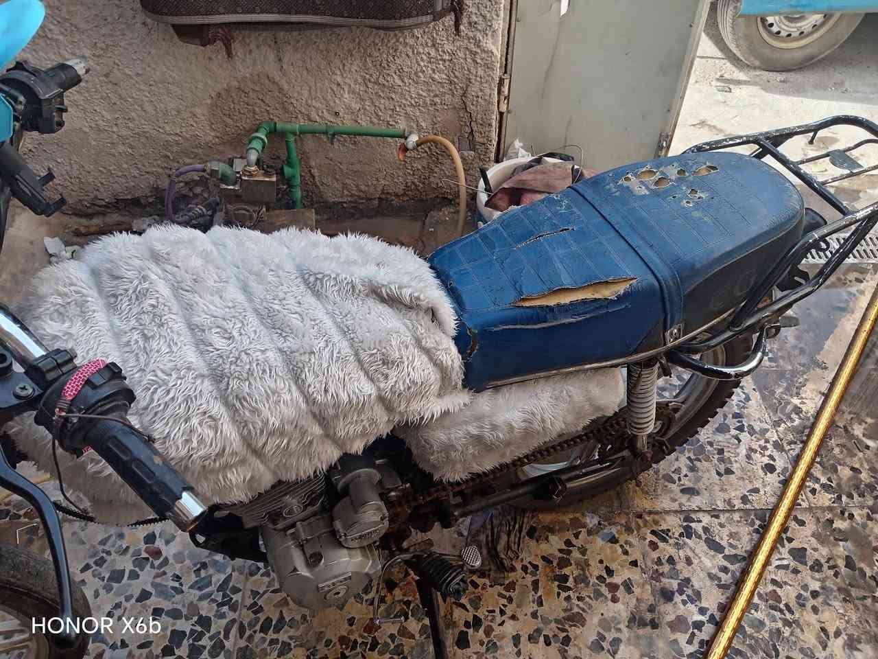 السلام عليكم دراجه ايراني للبيع خمسه قير موديل 20 دراجه ضفيره جديده كلتشات  دراجه مال سنه واقف وثاني بغداد مدينه الصدر سعر 325 وبيها مجال


**إذا كنت صاحب هذا الإعلان وتريد حذفه لأي سبب، رجاءا أرسل رسالة إلى الدعم الفني**