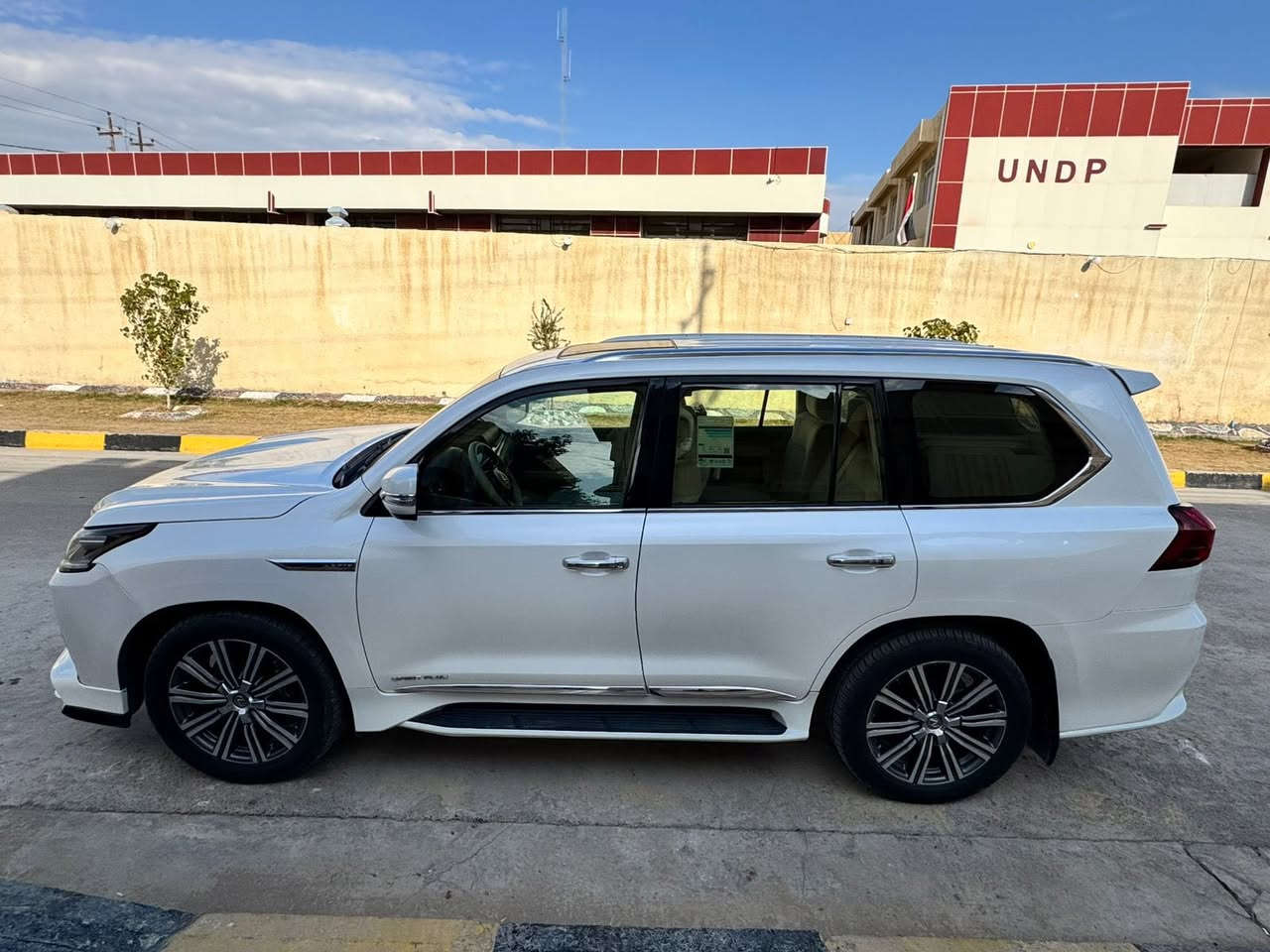 لكزز لبيع موديل ٢٠١٦ سعر ٥٥ الف دولار وبي مجال حك جيه ***********
