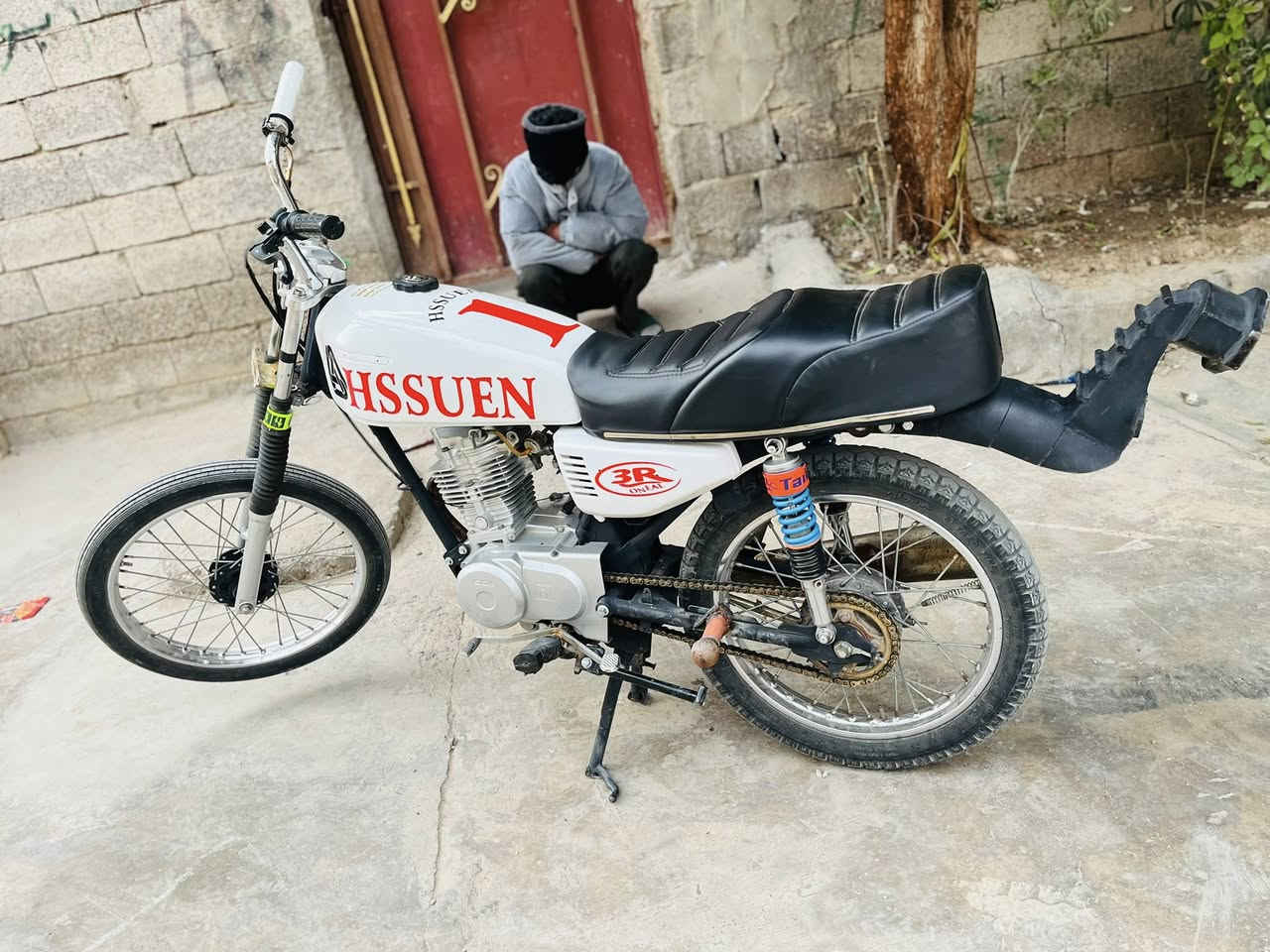 سلام عليكم
دراجه للبيع 
نامه شلامجه 23 وراق سنتساخ 4 اوراق دراجه خير من الله شراي تصال ***********
