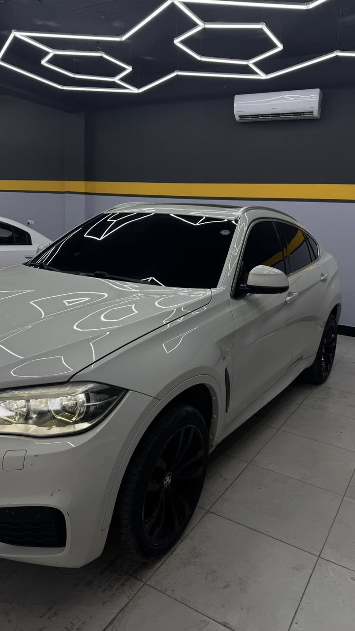 bm x6 35i 2015
سيارة خليجية وكالة عروش 
ترايها زيرو كلش نظيفة مابيها اي نقص او عطل او اي كلوب جيك 
كل صيانتها بالوكالة
سليمك كافة الايرباكات و بصمتين السيارة
ماشية 89mi
سنوية جديدة
مكانرالسياره بغداد
سيارة تفيد شخص جناي و يعرف قيمتها
***********
