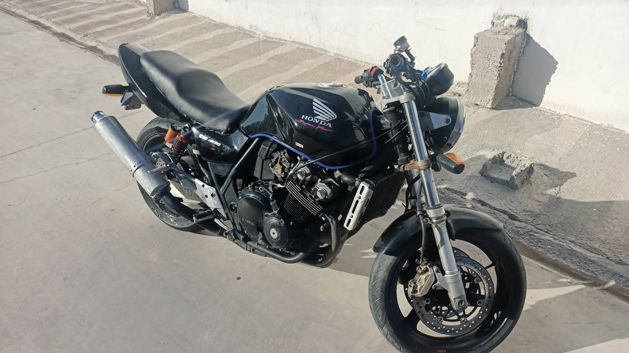 سلام عليكم للبيع 
سيبي فور cb400 كير محرك بلشرط 
مكاني كركوك 
‏‪***********‬‏

