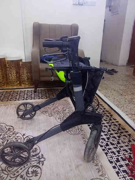 السلام عليكم عربانه مشايه لكبار السن السعر 100 وبيه مجال الرقم ***********
