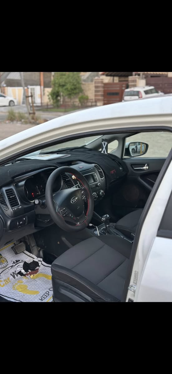 السلام عليكم
فورتي 2014 وارد امريكي

حادث امريكا باب خلف الصدر 

السياره تخم تاير وصدر وباتري ومنضومه زنون 

السيارة استخدام شخصي مامشتغله

ماشيه 76 ميل

مكان السيارة بغداد العامريه

السعر 115 وبيها مجال بسيط

***********
