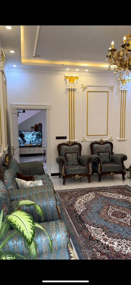 بيت سكني فاخر في حي الخضراء (المربع الأول)
بيت أنيق بمواصفات راقية وتصميم مثالي
يجمع بين الفخامة والراحة العائلية.
______________
المساحة: 150 م
البناء: فول 1/1 تشطيب عالي الجودة
الواجهة: 7.5 م
النزال: 20 م
______________
• طابقين مع توزيع مدروس
• 3 غرف نوم واسعة
• تصميم عصري واستغلال مثالي للمساحات
______________
بيت جاهز للسكن مباشرة، بموقع متميز قريب جدا 
خلف دار الحاج مهدي العران 

📞 للتواصل والمشاهدة، الرجاء الاتصال أو الرسائل الخاصة
_____________
لا تدع أي شخص آخر يأخذ عقارك المفضل
تواصل معنا الآن واحصل على عقارك الخاص
_____________
 اتصل الآن : ***********
_____________
ملاحظة : لدينا عقارات كثيرة في مناطق مختلفة في سامراء 
ضع إعجاب للصفحة ليصلك كل جديد
_____________
اذا عندك عقار وتريد تبيعة .. فقط راسلني واتساب 
وخلي الباقي علينا … ( ***********☎️واتساب)
