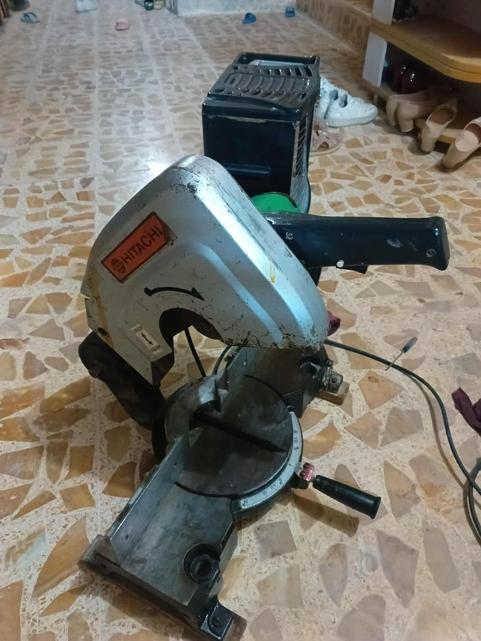 متاح كتر نجاري ماركه هيتاشي  10انج  مال ثمانينات ع بلاد الي ميعرف بسعارهن لايتصل رجا يرهن خشب اولمنيوم 
***********  مامتواجد ع نت الشراي يتصل
