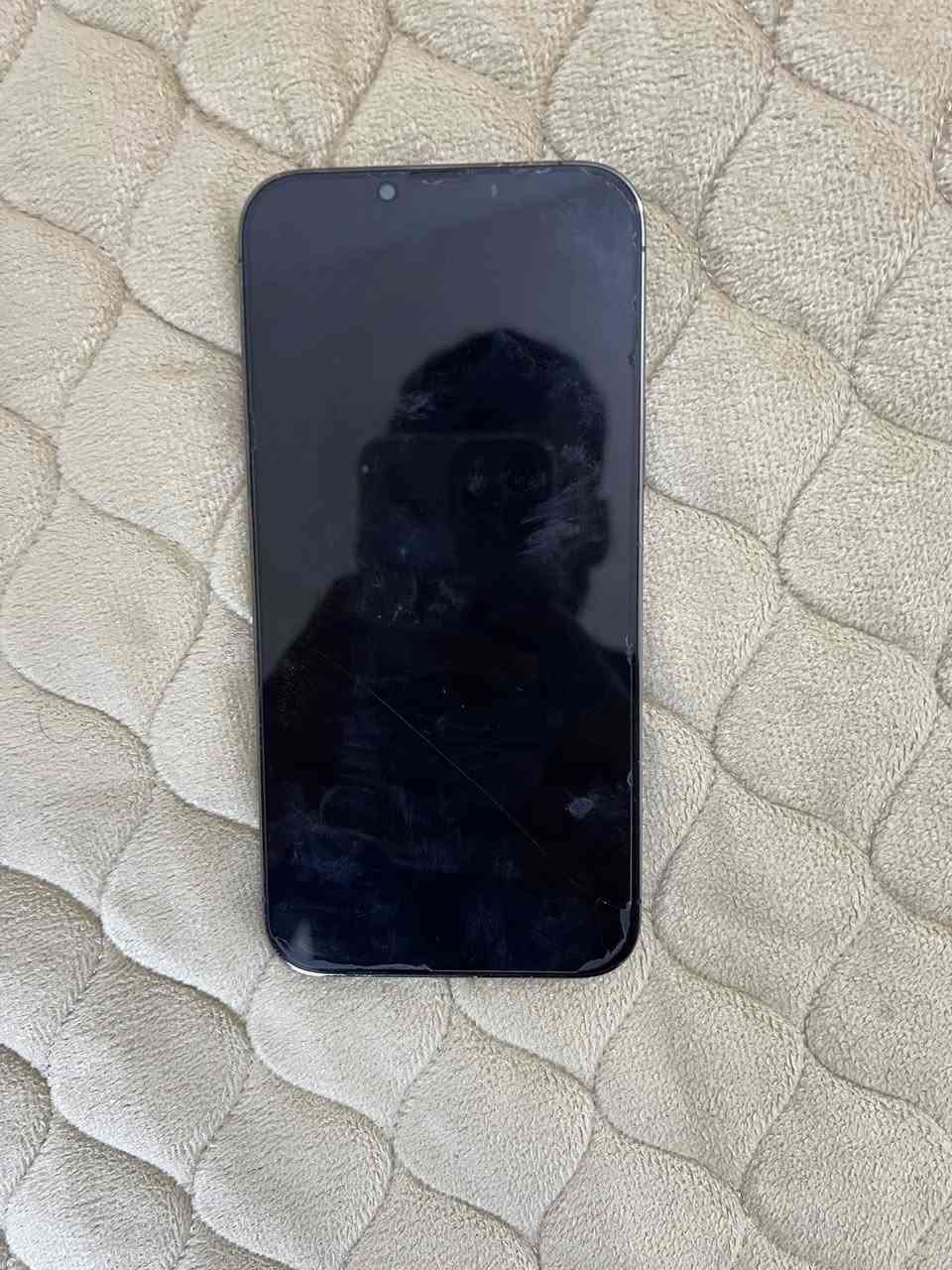 السلام عليكم اخوان آيفون 13برو ماكس نضيف اخو الصفر بطاريه 85السعر 700تواصل 0777 049 3089
