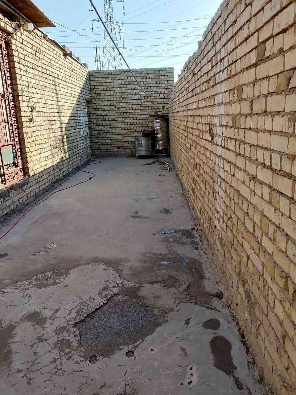 بيت للبيع مساحته ميتين متر واقع حال متين وثمانين غرفتين نوم صاله مطبخ استقبال صحياتت حديقه تلاثين متر  ومحل بغداد جسر ديالى منطقت الكرغوليه قرب مدرسه المسار بيت ركن
لاستفسار ***********

