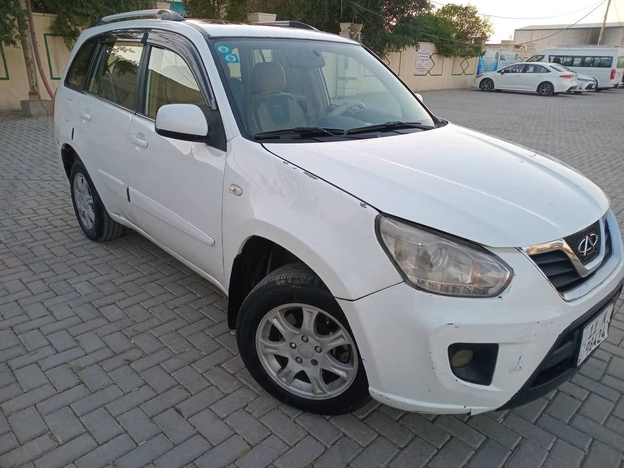 السلام عليكم للبيع شيري تيكو موديل 2013 الشركه العامه كير اوتوماتك كهربائي باسمي الرقم الدولي الجديد بيها قطع صبغ اثر طخات بدون دواخل *********** مكان السياره بغداد العامريه السعر 58$ شاشه كبيره كامرة حساسات خلفيه تدفئه كراسي ارضيه جلد *********** وتحياتي للجميع
