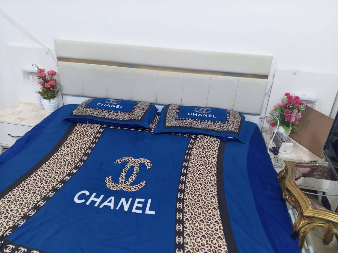 سلام عليكم 
من رخصة الأدمن المحترم 
عندي غرفة نوم تركي
للبيع مع الدوشك 
السعر 850 الف وبيها مجال
للأستفسار *********** بي واتساب
